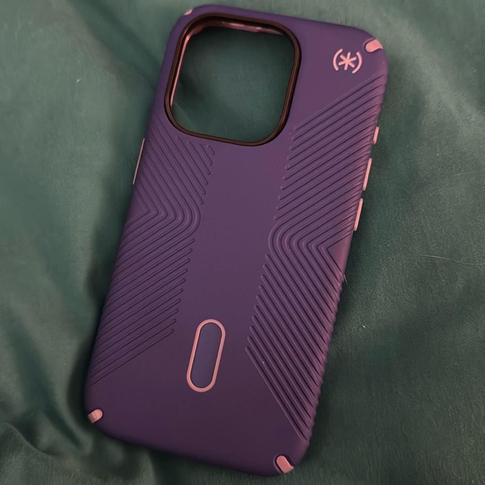 Speck iPhone 15 Pro MagSafe Case